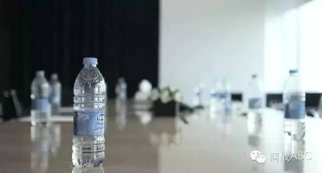 最成功的矿泉水包装营销：只卖半瓶水，销量却提高652%